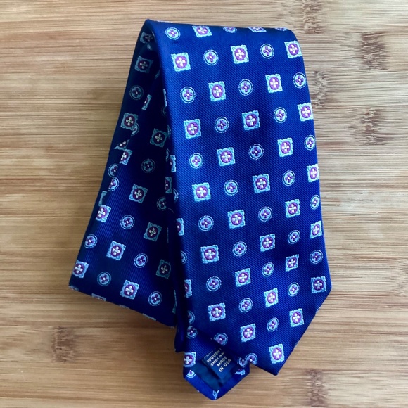NWT Brooks Brothers Blue Medallion 100% Silk Mens Necktie Preppy Career USA - Picture 2 of 8